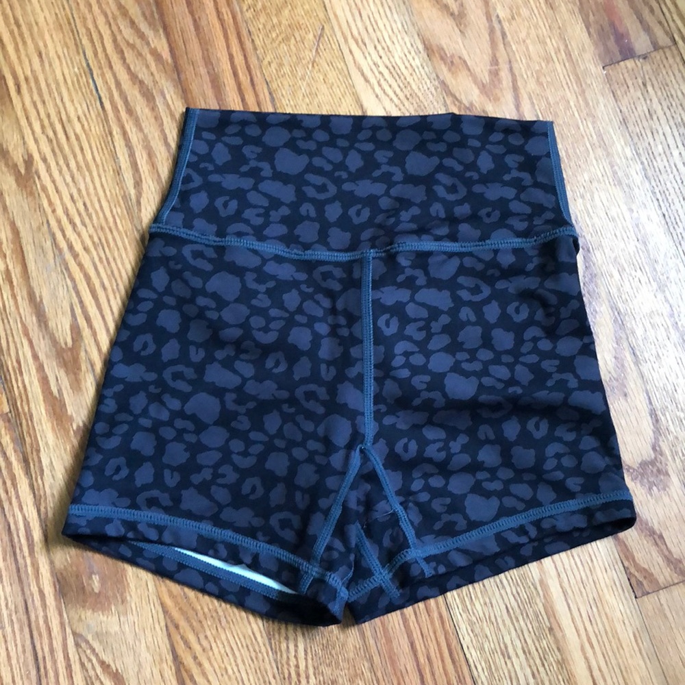 Tilyoucollapse scrunch shorts